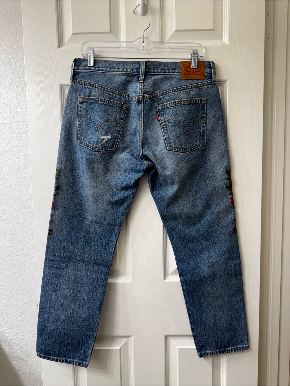 Levi's 501 Midrise Embroidered Distressed Straight-Leg Medium Wash Jeans Sz 28 - Picture 8 of 15